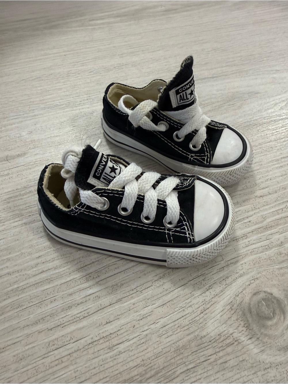Converse infant Black and White Low Top Sneakers